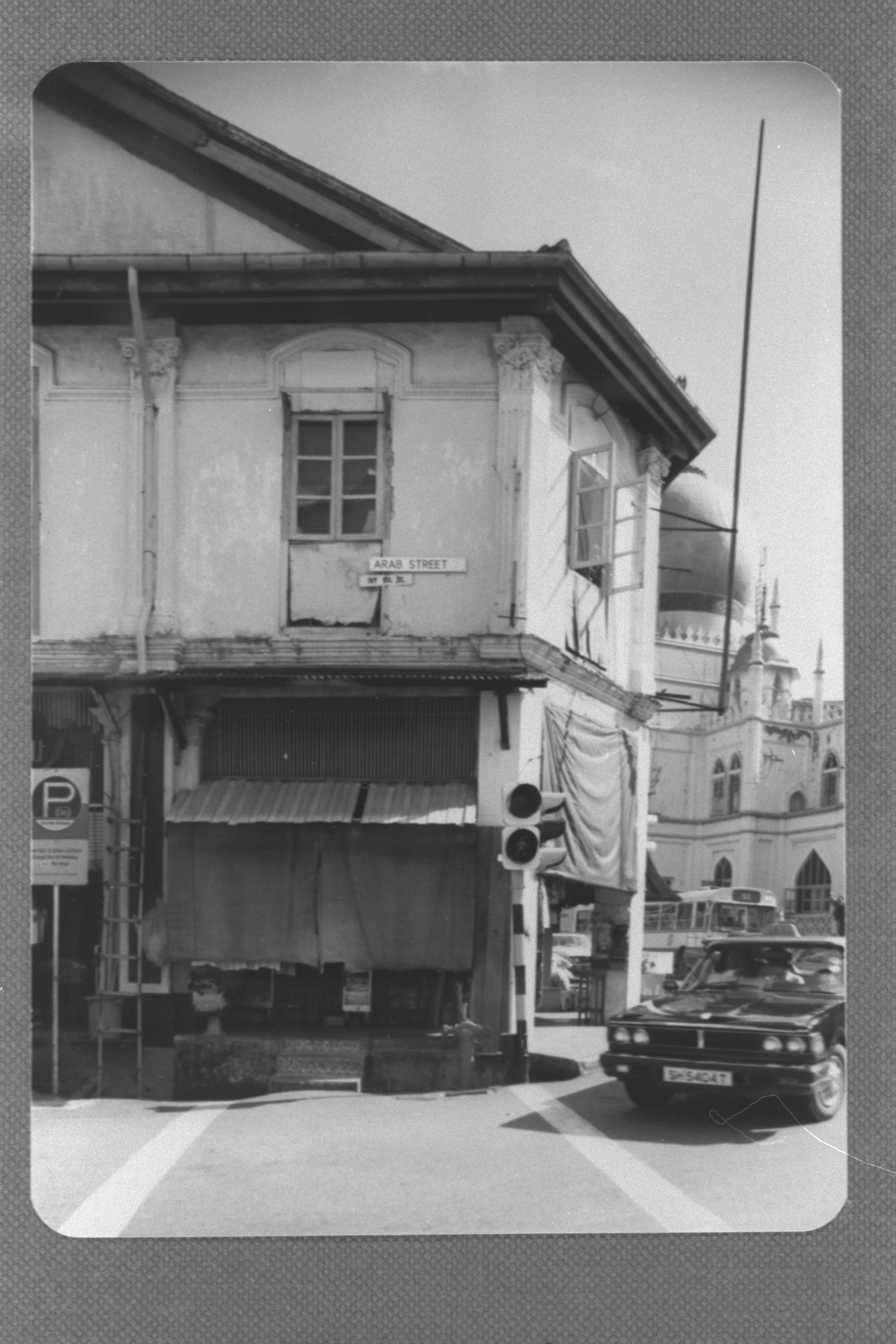 Shophouse along Arab Street at the junction of North Bridge Road, 1985. URA Collection, courtesy of National Archives of Singapore