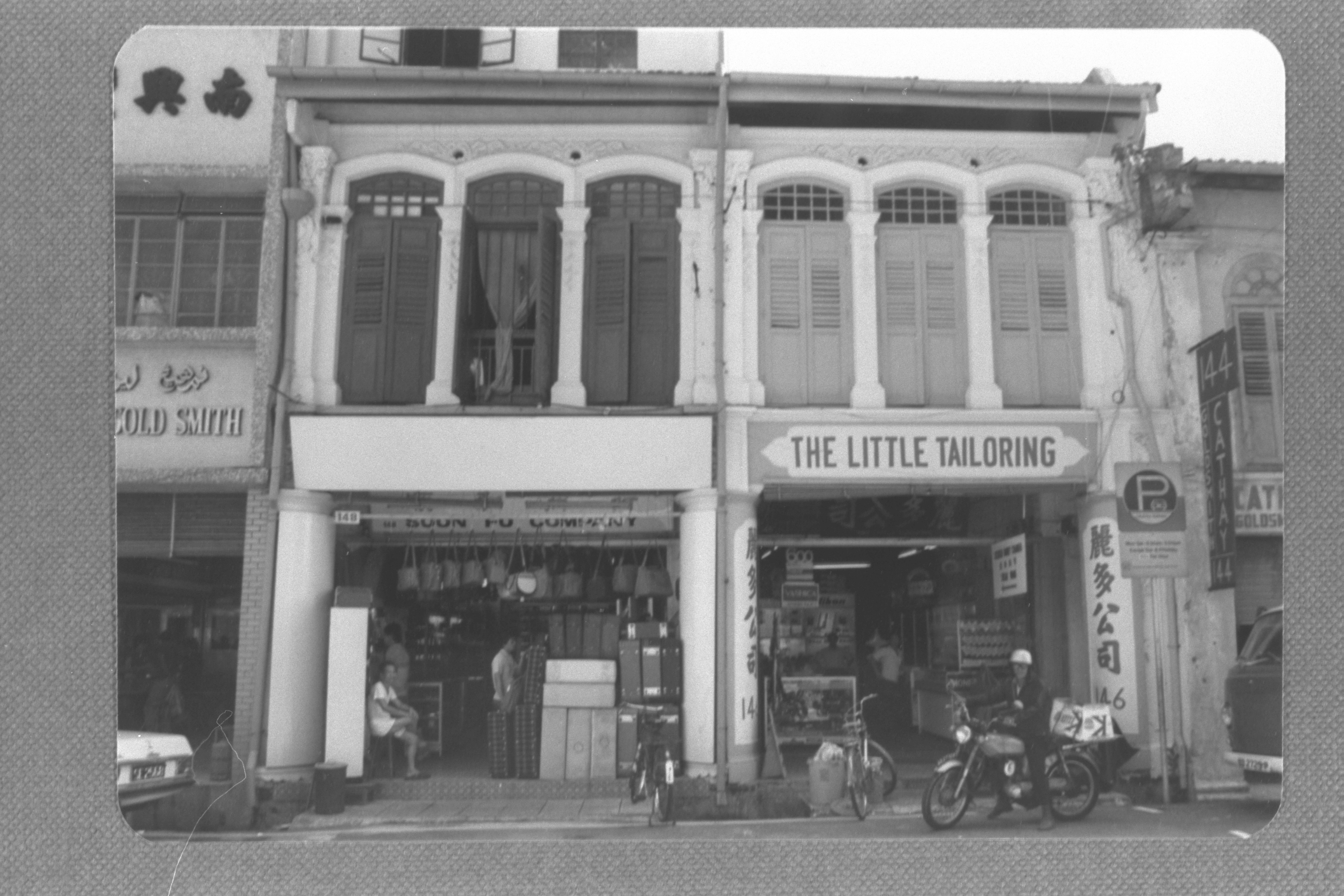 Tailoring shop on Arab Street, 1985. URA Collection, courtesy of National Archives of Singapore